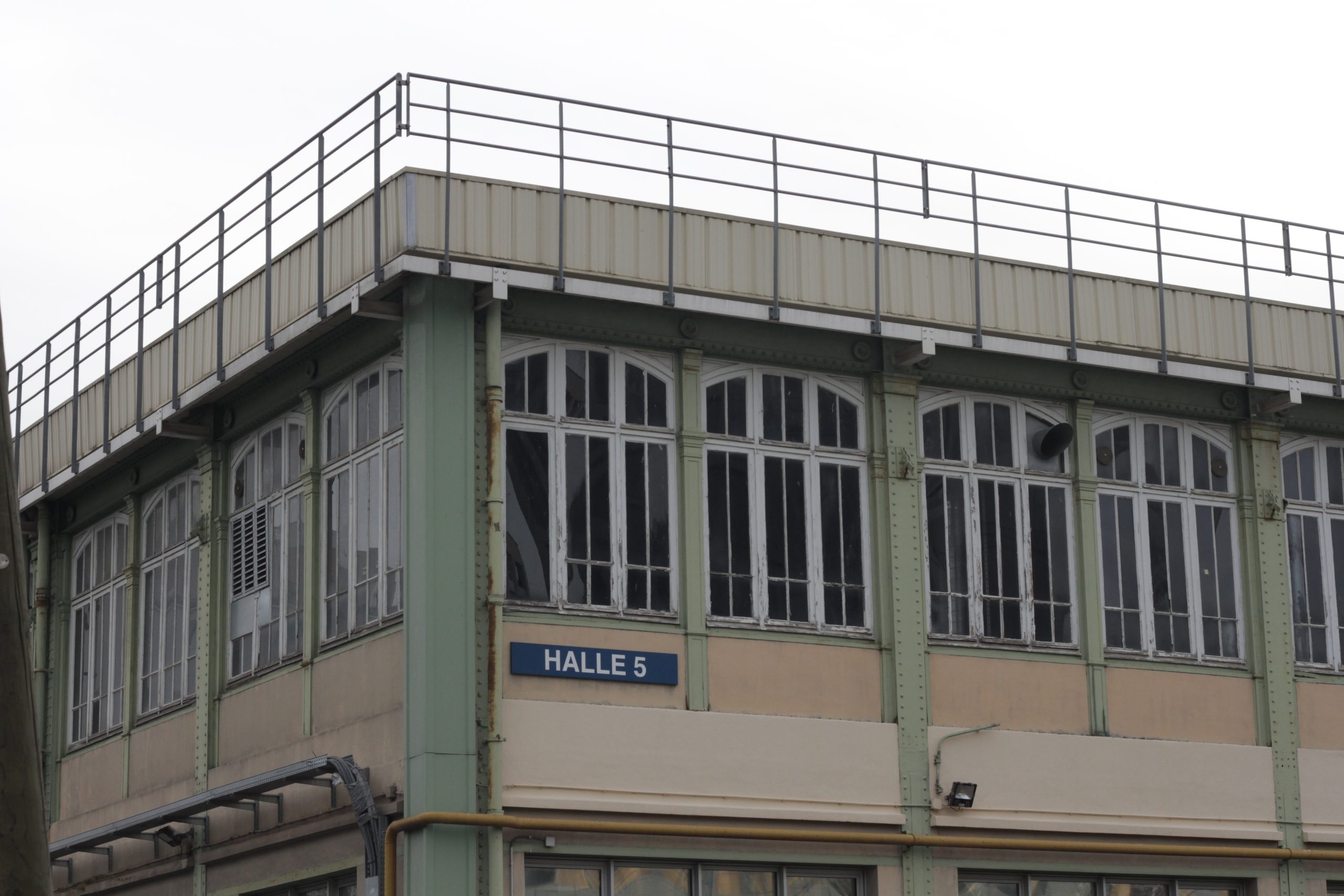 Old building in Paris / Factory
